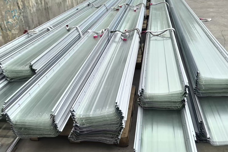 金屬鎖邊采光板